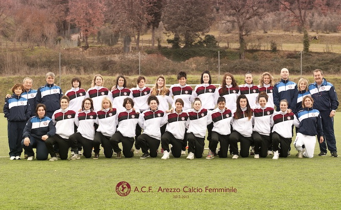 la squadra al completo dell'Arezzo Calcio Femminile